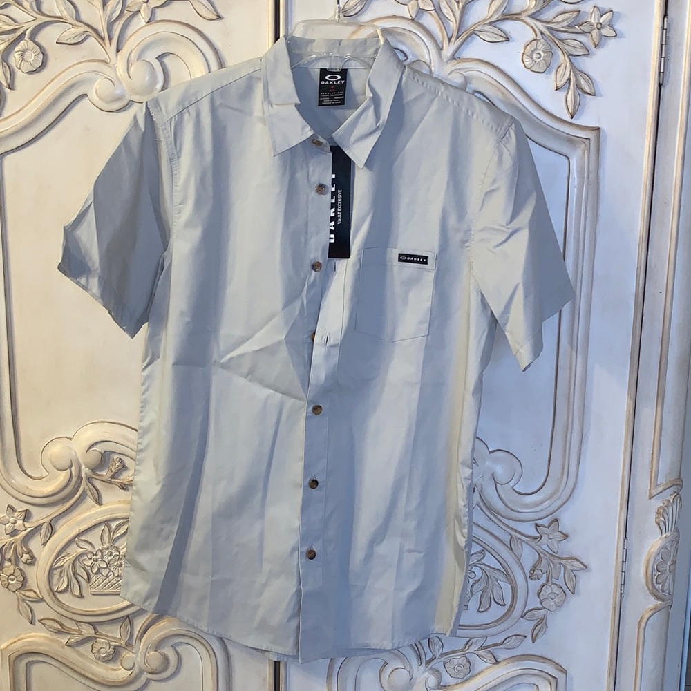 Oakley woven button down short sleeve shirt. S.